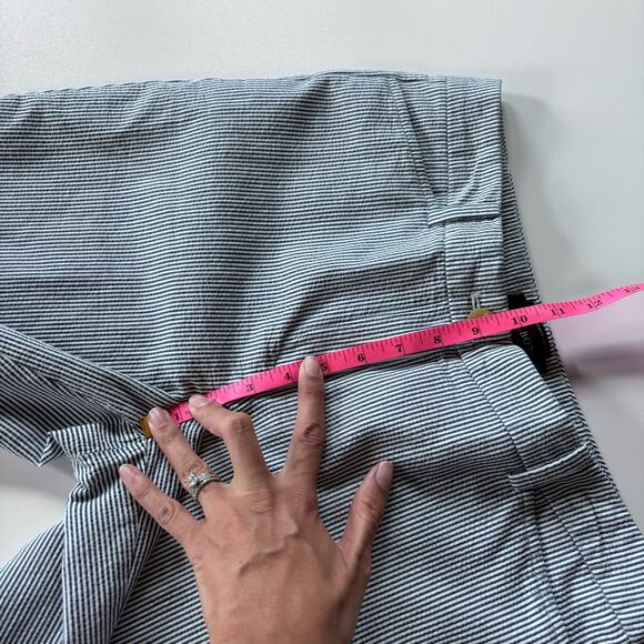 Talbots Women's Size 6 Blue White Striped Seersucker The Perfect Shorts 10 Inch - Picture 7 of 9